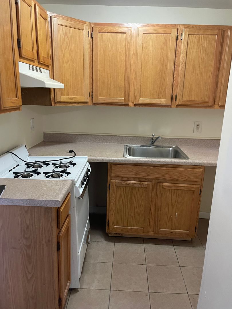 Paterson Apartment: 112 16th Avenue