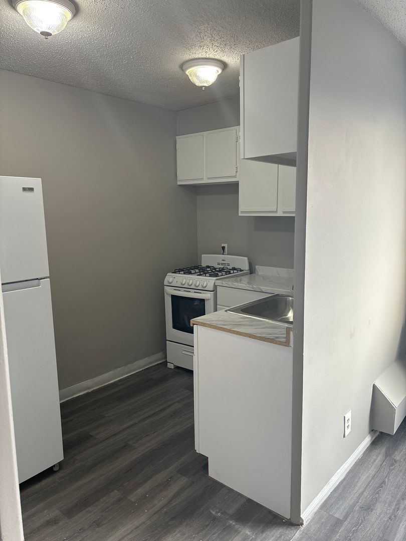 HARTFORD Apartment: 600 ASYLUM AVE