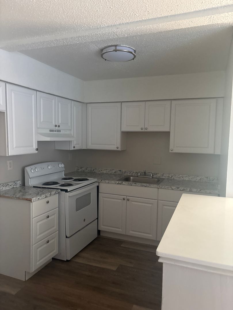 HARTFORD Apartment: 66 WEBSTER STREET