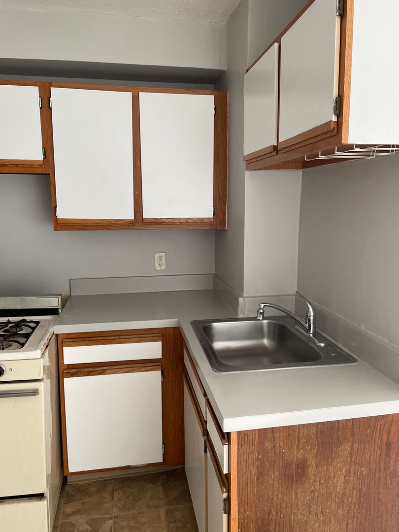 HARTFORD Apartment: 600 ASYLUM AVE