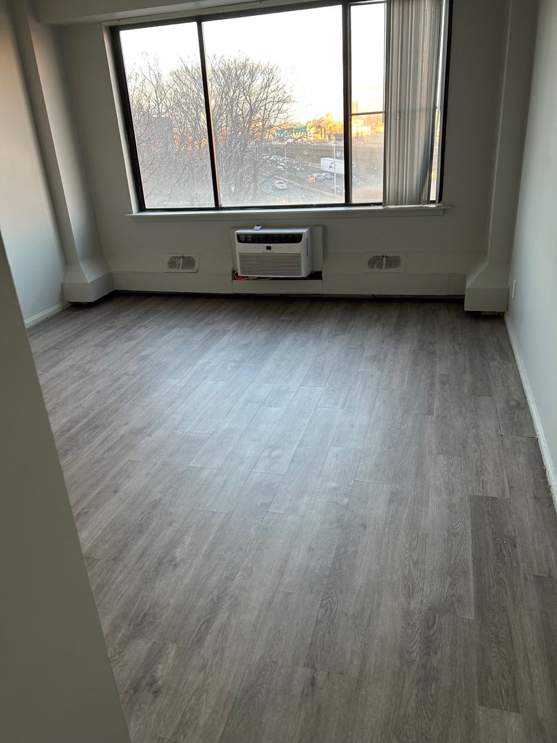 HARTFORD Apartment: 600 ASYLUM AVE