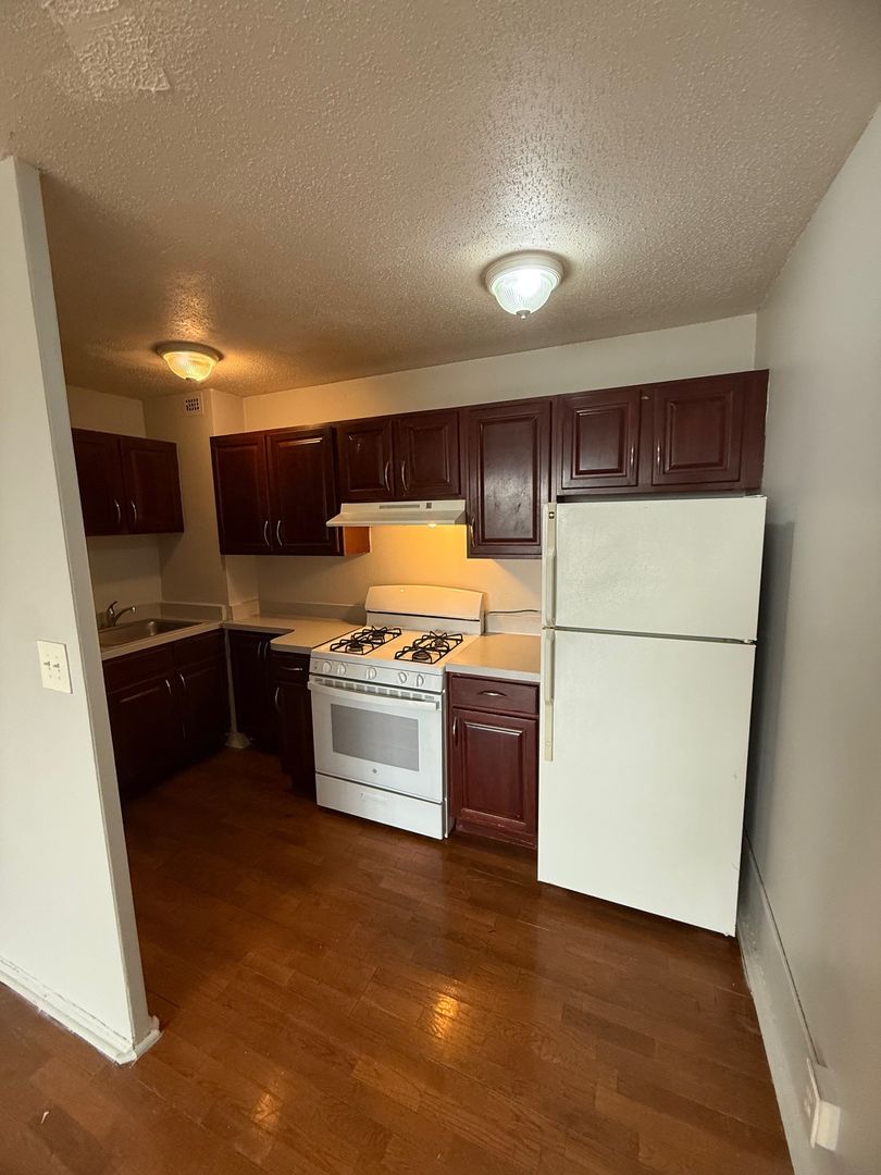HARTFORD Apartment: 600 ASYLUM AVE