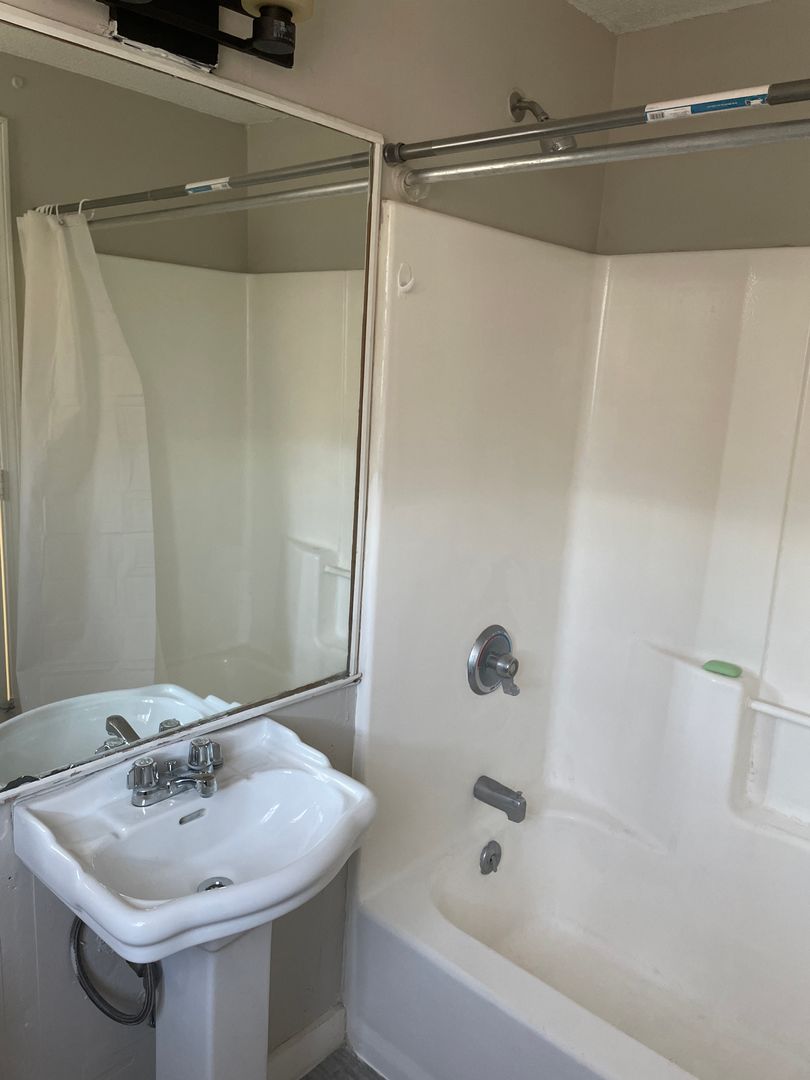 HARTFORD Apartment: 66 WEBSTER STREET