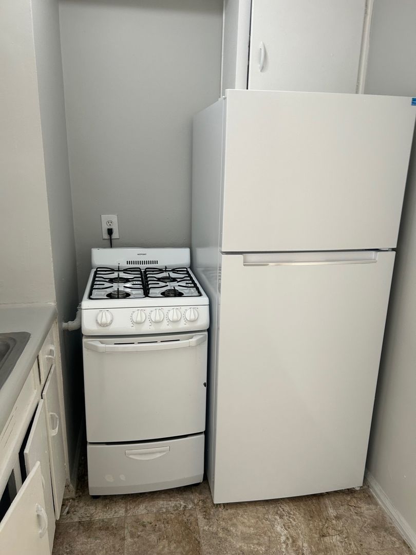 HARTFORD Apartment: 600 ASYLUM AVE