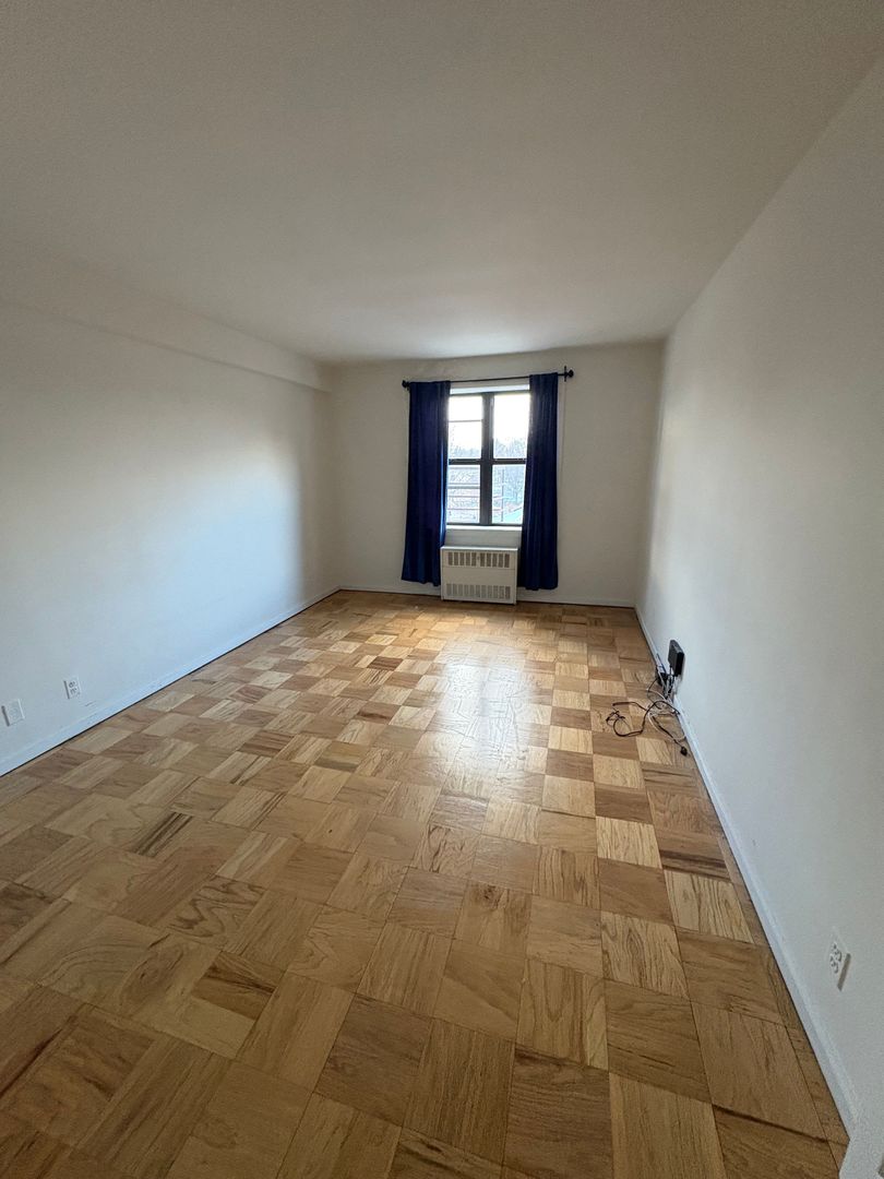 Yonkers Apartment: 787-793 McLean Ave