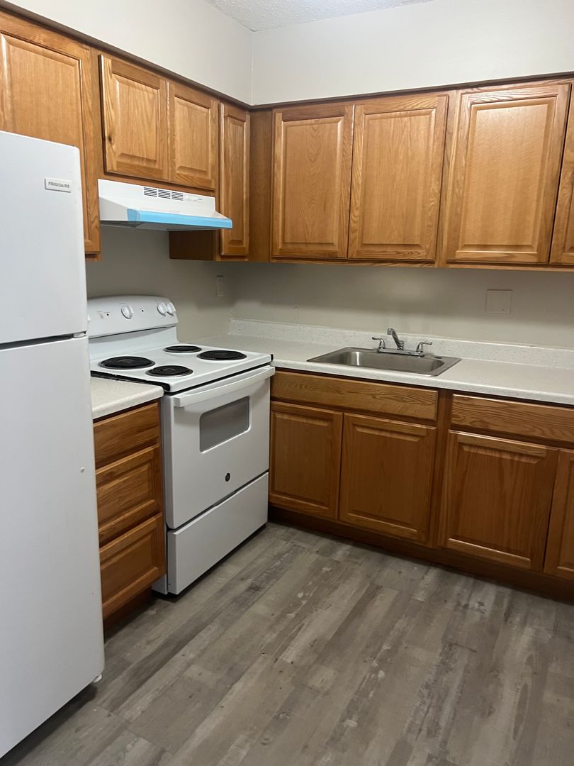 HARTFORD Apartment: 66 WEBSTER STREET