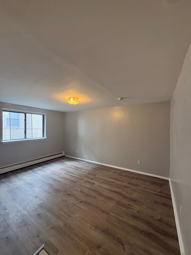 Paterson Apartment: 112 16th Avenue