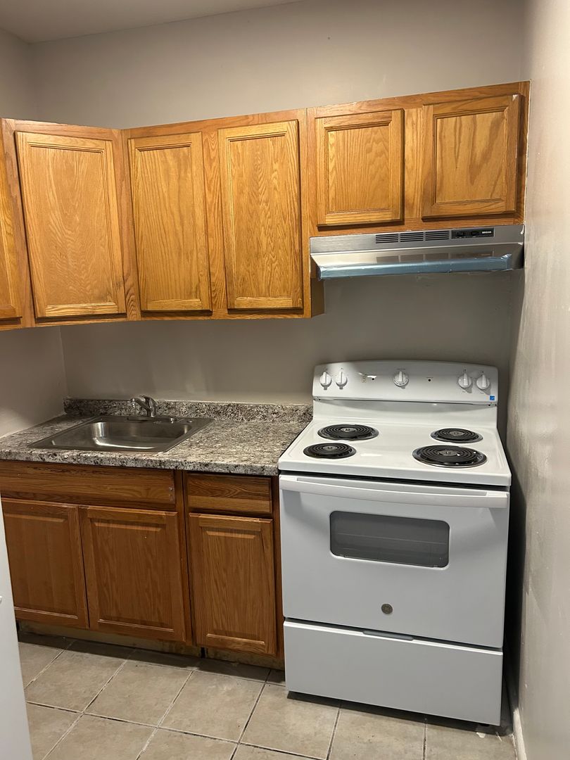 HARTFORD Apartment: 22 ELLIOTT STREET