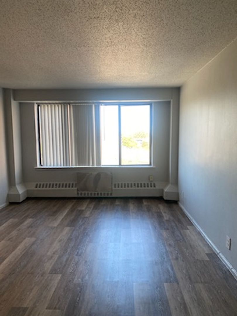 HARTFORD Apartment: 600 ASYLUM AVE