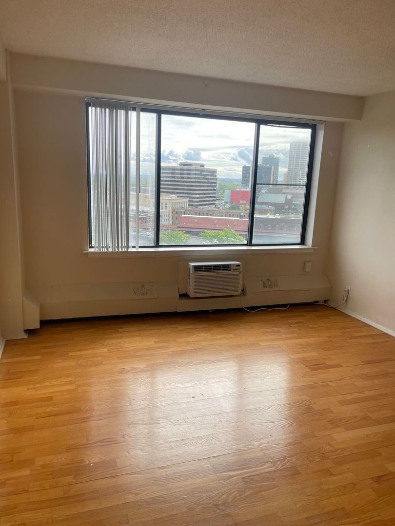 HARTFORD Apartment: 600 ASYLUM AVE