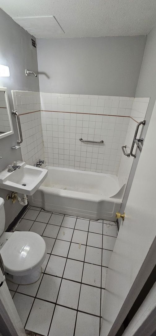 HARTFORD Apartment: 600 ASYLUM AVE