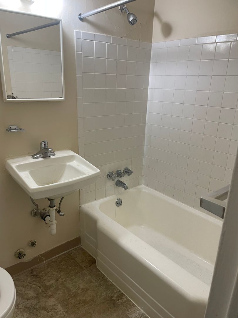 HARTFORD Apartment: 600 ASYLUM AVE