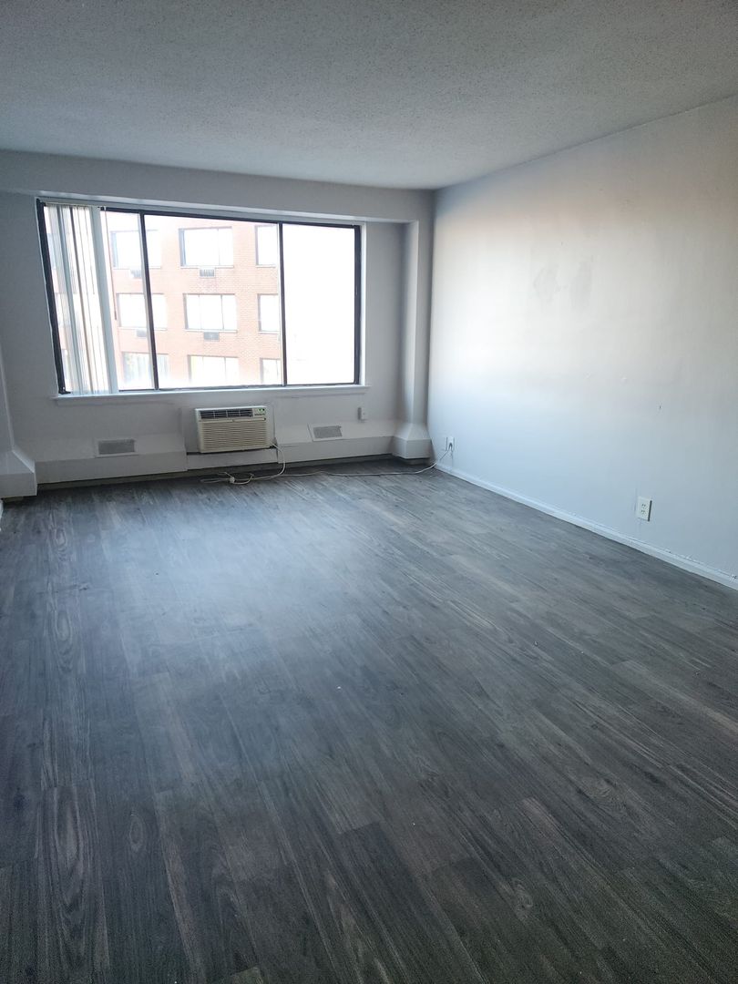 HARTFORD Apartment: 600 ASYLUM AVE