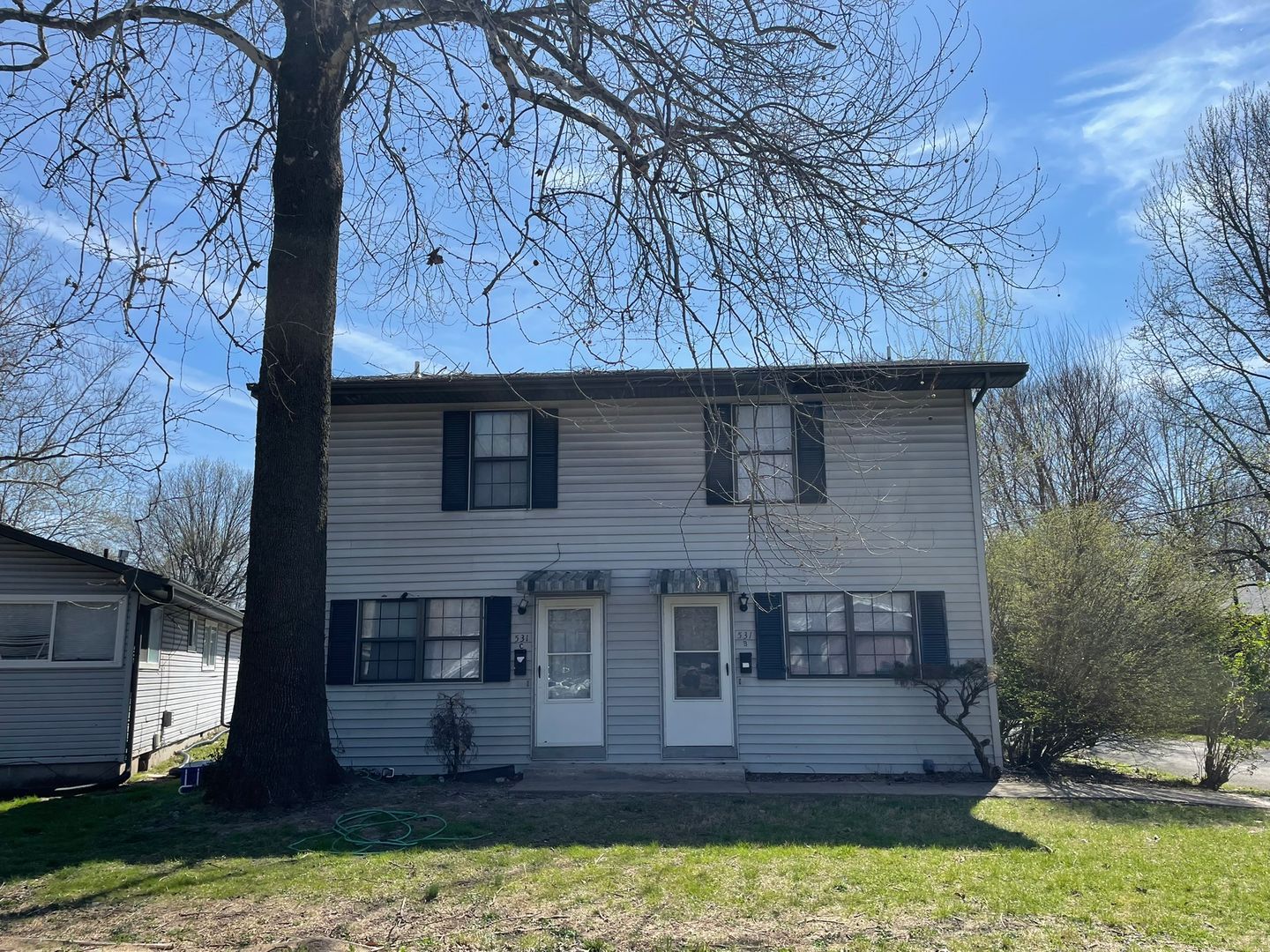 Springfield House: 531-B N Oak Grove Ave