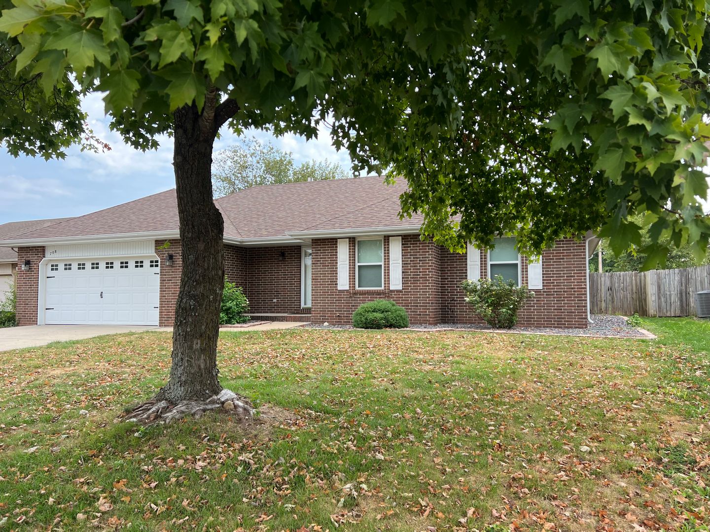 Nixa House: 708 S Redwood Ct