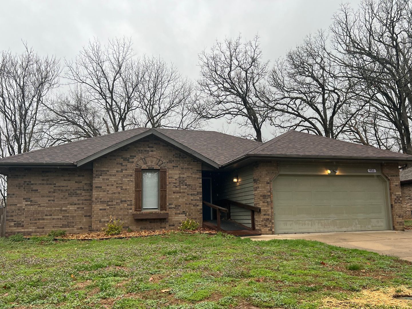 Springfield House: 951 S Alex Ave