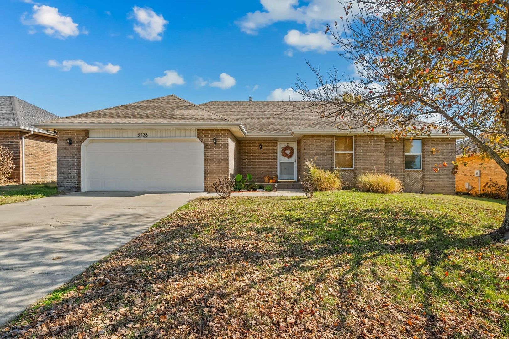 Battlefield House: 5128 S Ivey Lane