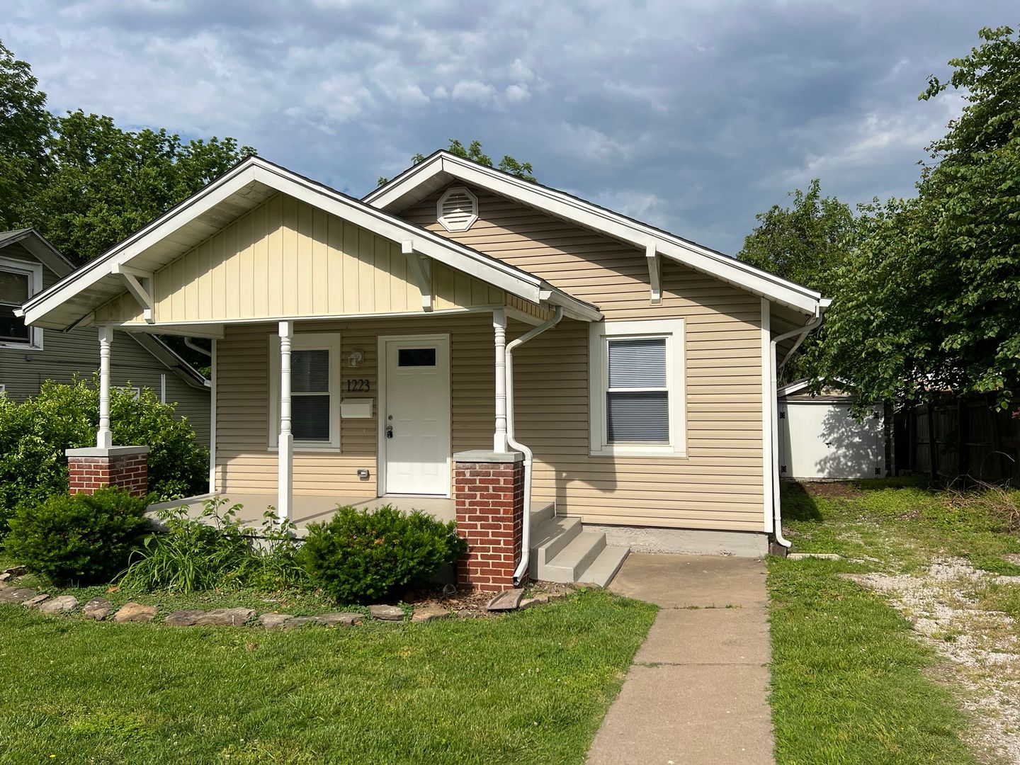 Springfield House: 1223 N. Sherman Ave