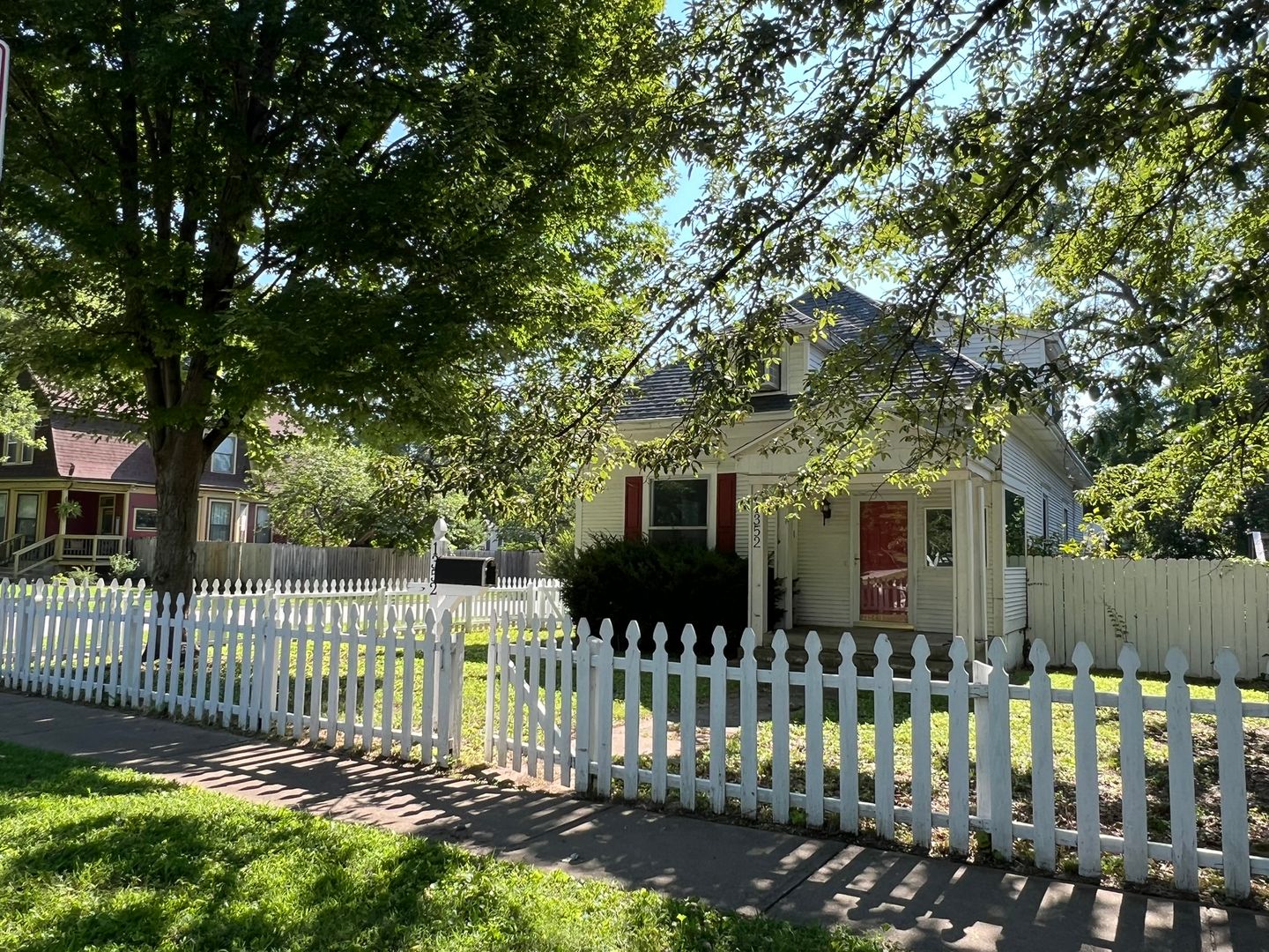 Springfield House: 1352 N Summit Ave