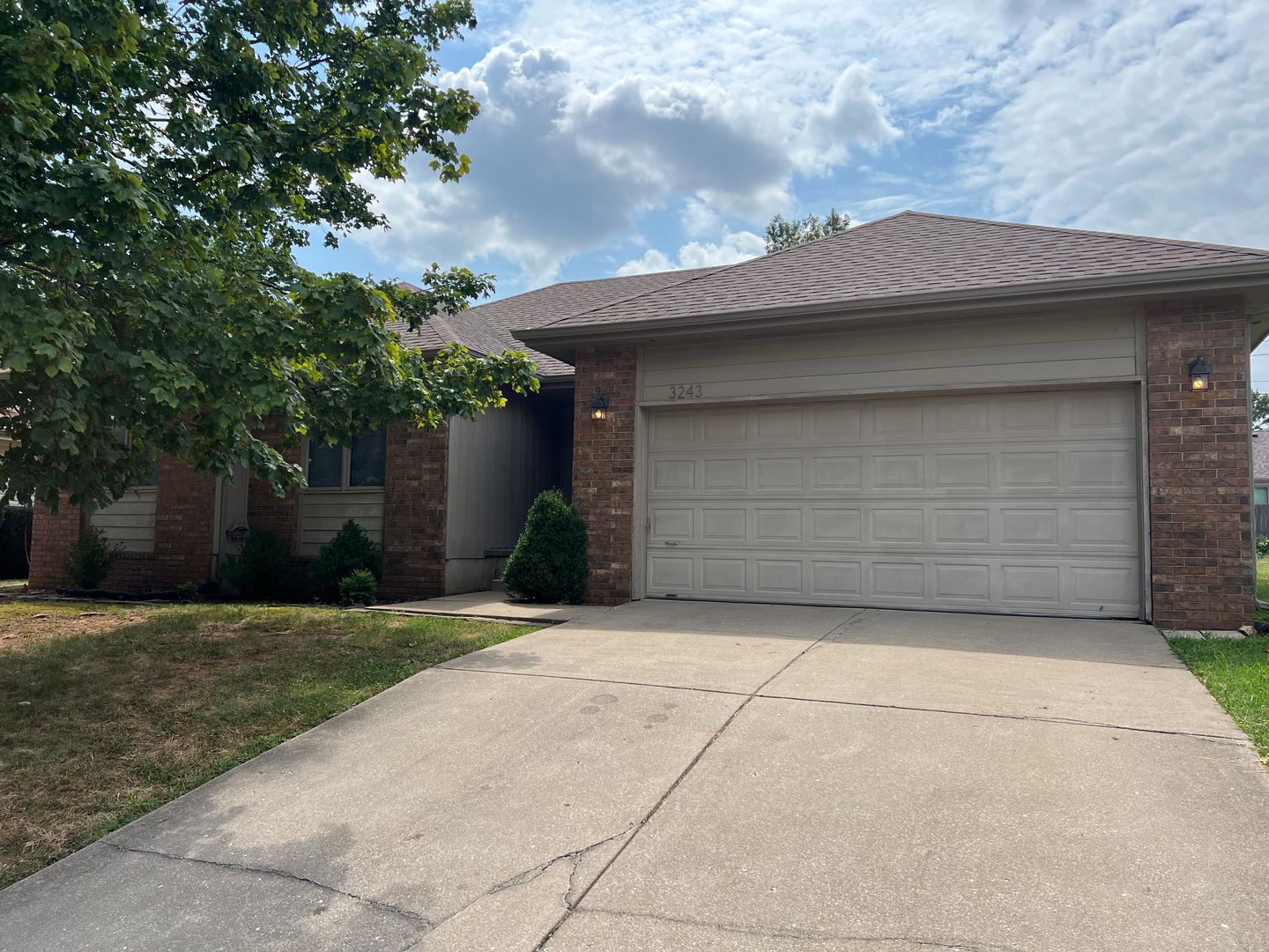 Springfield House: 3243 S Nettleton Ave
