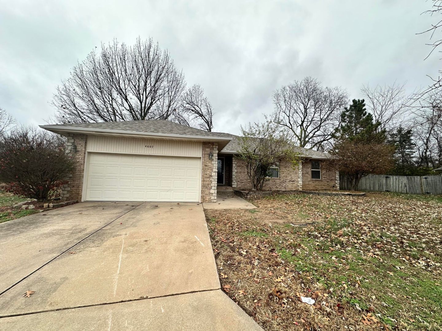 Battlefield House: 4607 S Falcon Court