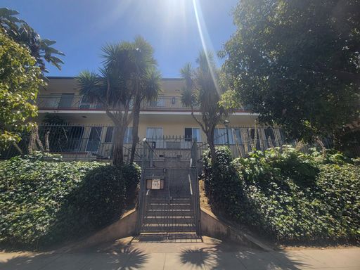 Charming 1 Bedroom 1 Bath Apartment in Belmont Shore on the Beach side of Ocean – photo 1