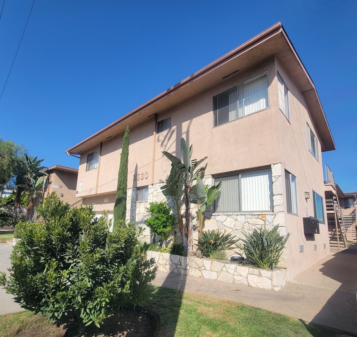 Long Beach Apartment: 2630 Linden Ave.