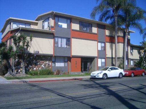 Daphne Apartments- Charming 2 Bedroom 1 Bath Apartment in Belmont Heights – photo 1