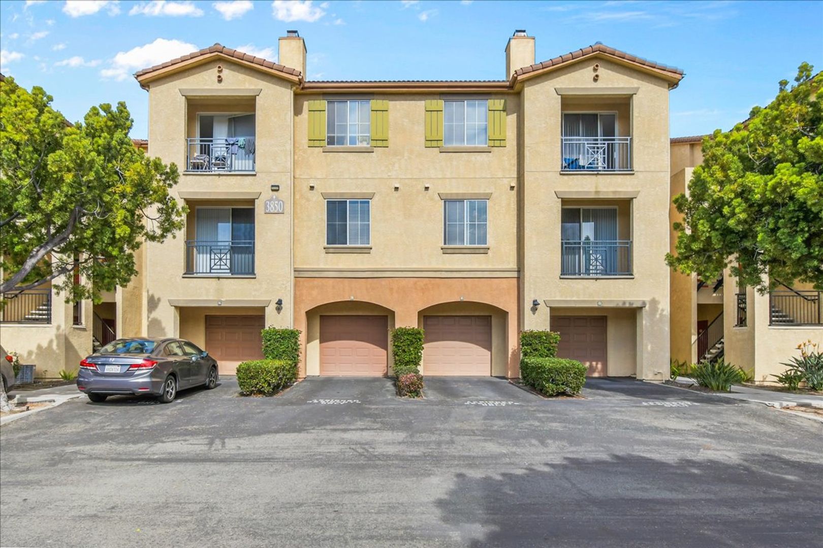 San Diego Condo: 3850 Elijah Court #923