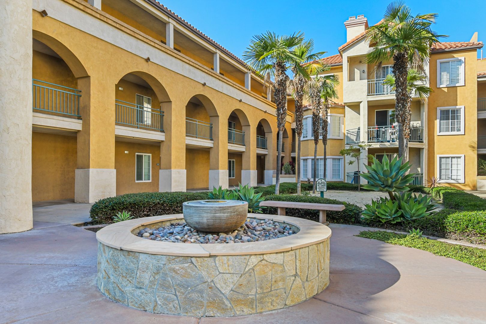 San Diego Condo: 2020 Camino de la Reina #111