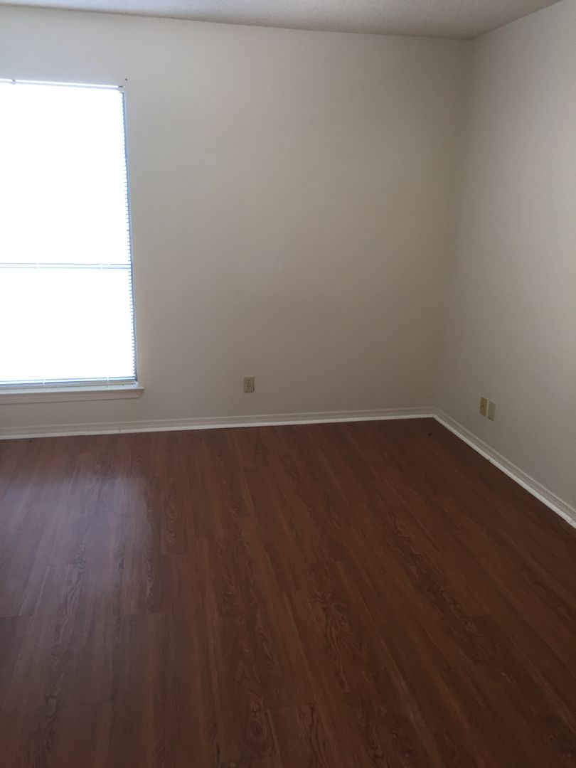 Big Sandy Apartment: 1001 N Tyler St