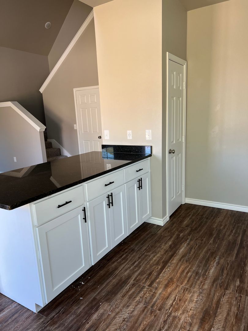 Gladewater House: 2553 W. Harold St