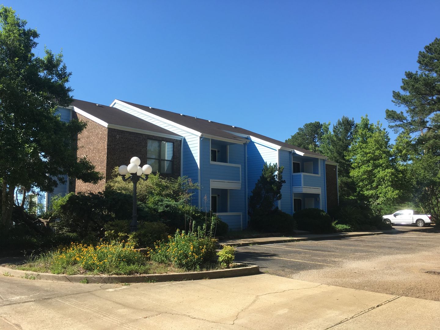 Big Sandy Apartment: 1001 N Tyler St