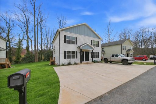 1702 8th Ave NE, Hickory, NC