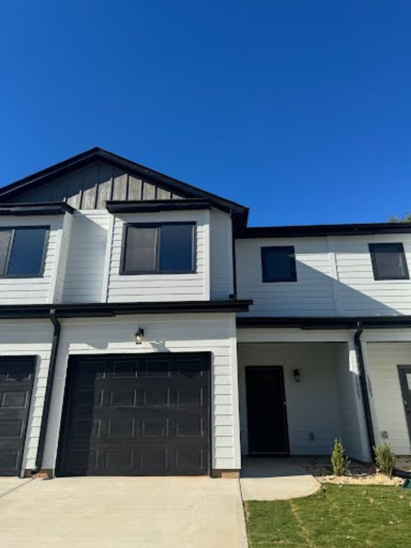 Brand-New Luxury Townhomes | Move-In Ready! Fenced In yard + Pet Friendly ! 