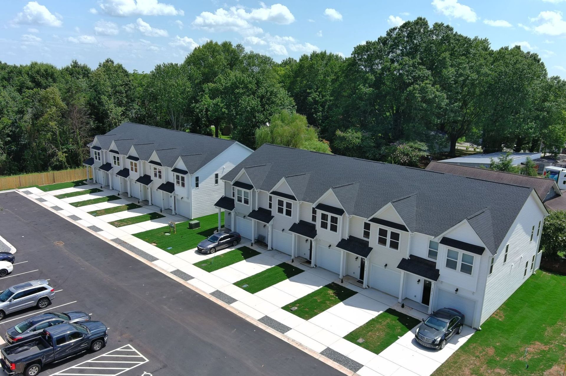 Newton Townhome: 409 E 20th St #11