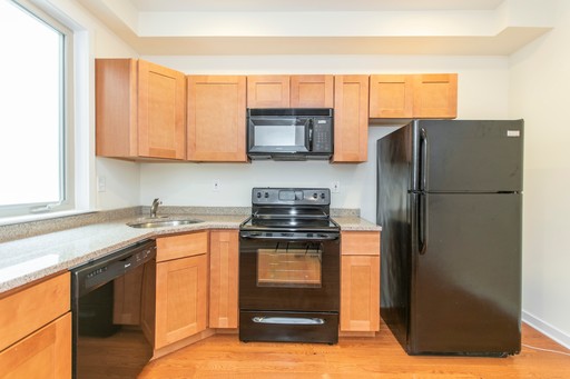 Prime location and outdoor space! – photo 1