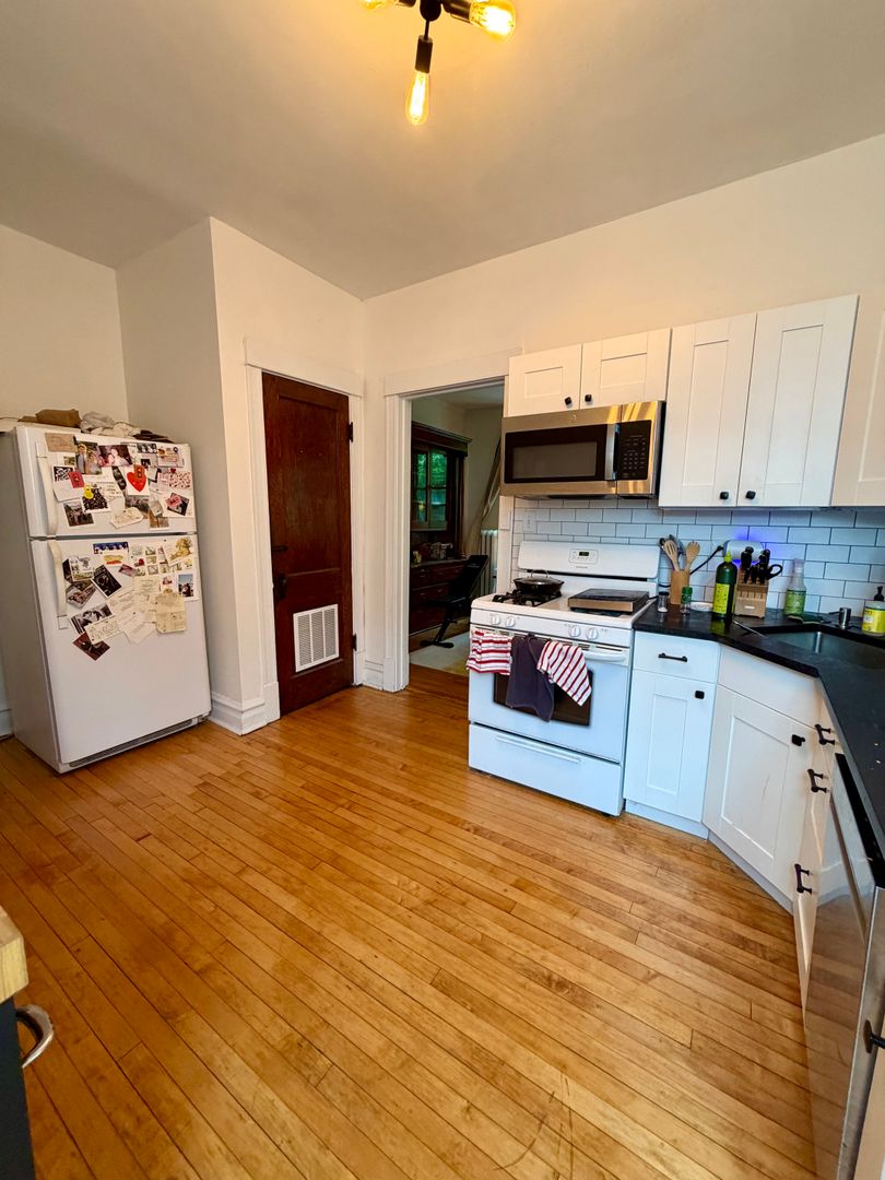 2701 N Whipple 8 of 12