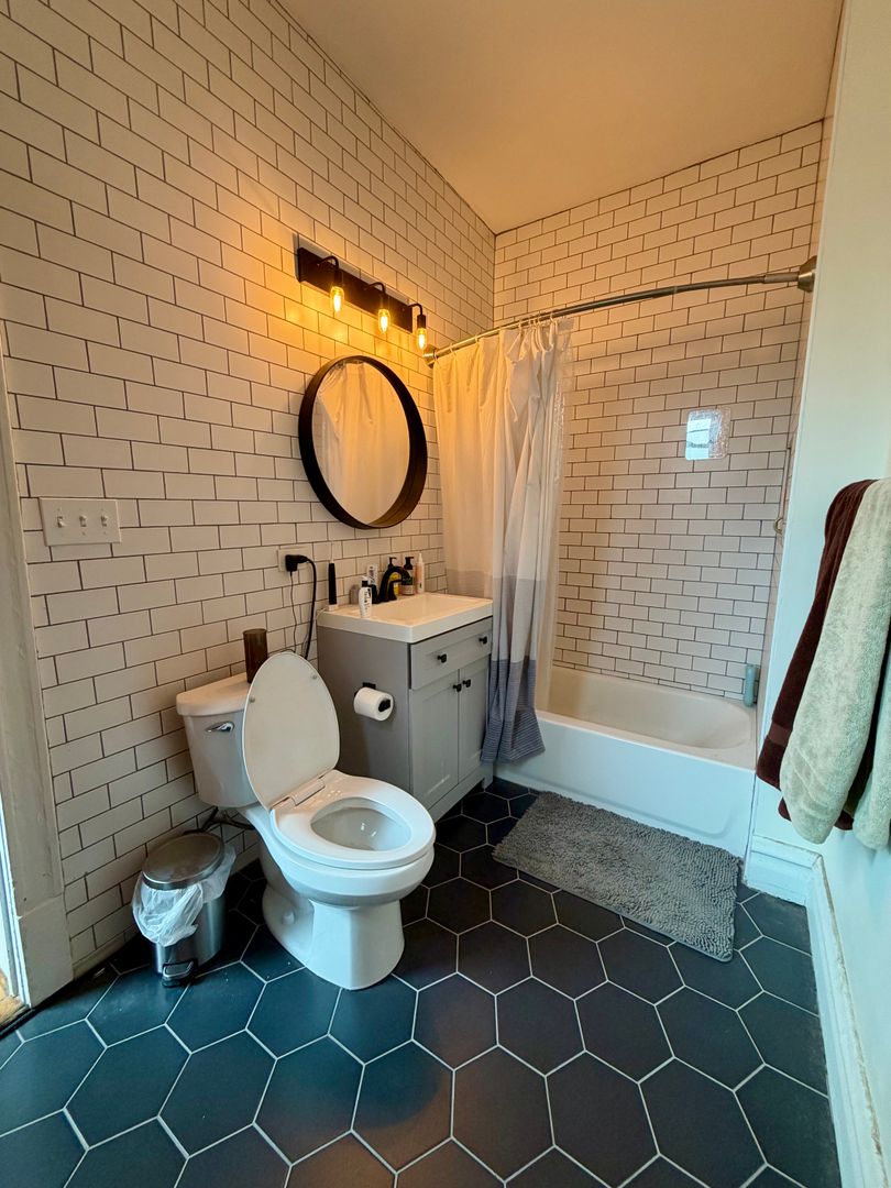 2701 N Whipple 7 of 12