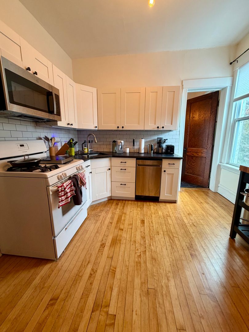 2701 N Whipple 10 of 12