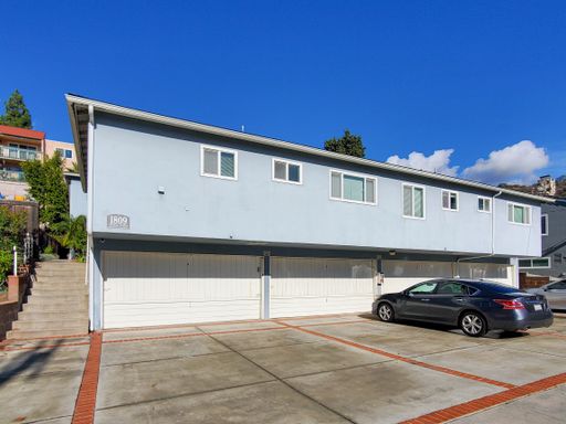 Spacious 2BR Apartment in North Glendale | Hardwood Floor, Garage Parking & Central A/C – photo 1