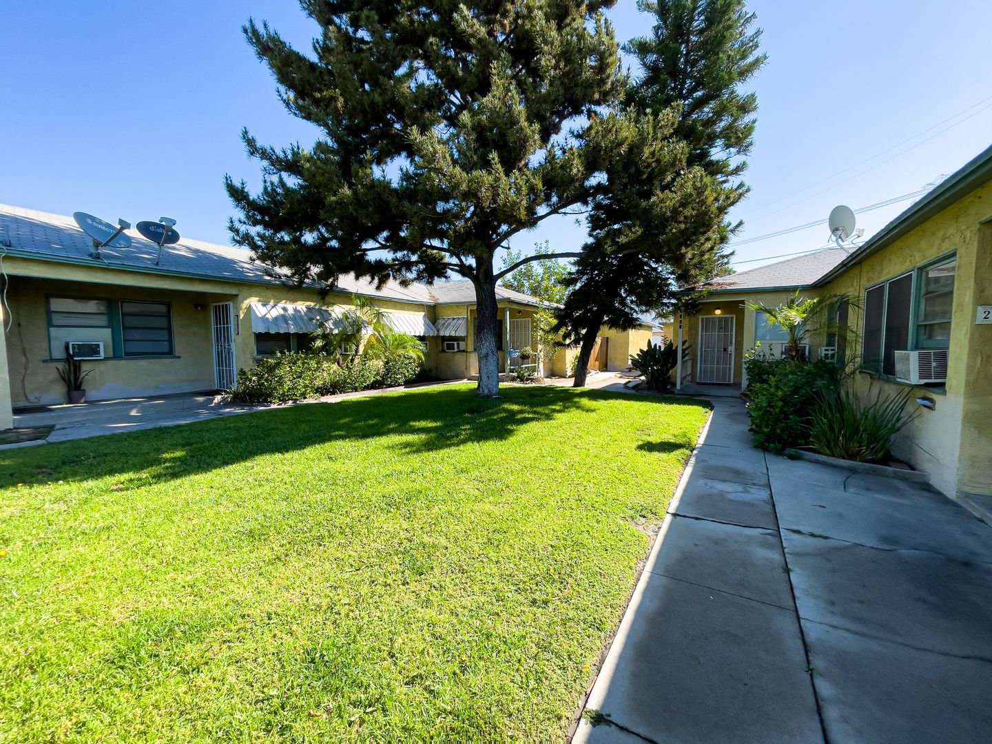 Burbank Apartment: 2446 N Buena Vista St