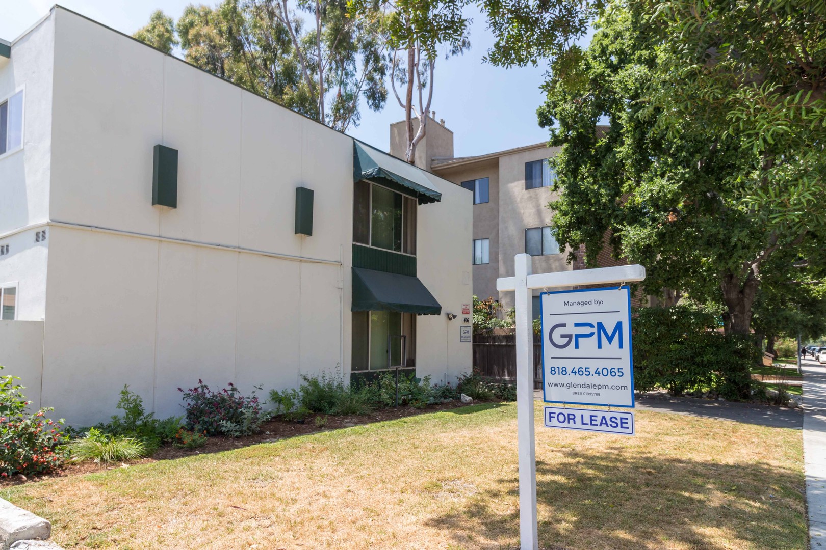 Glendale Apartment: 406 Oak St