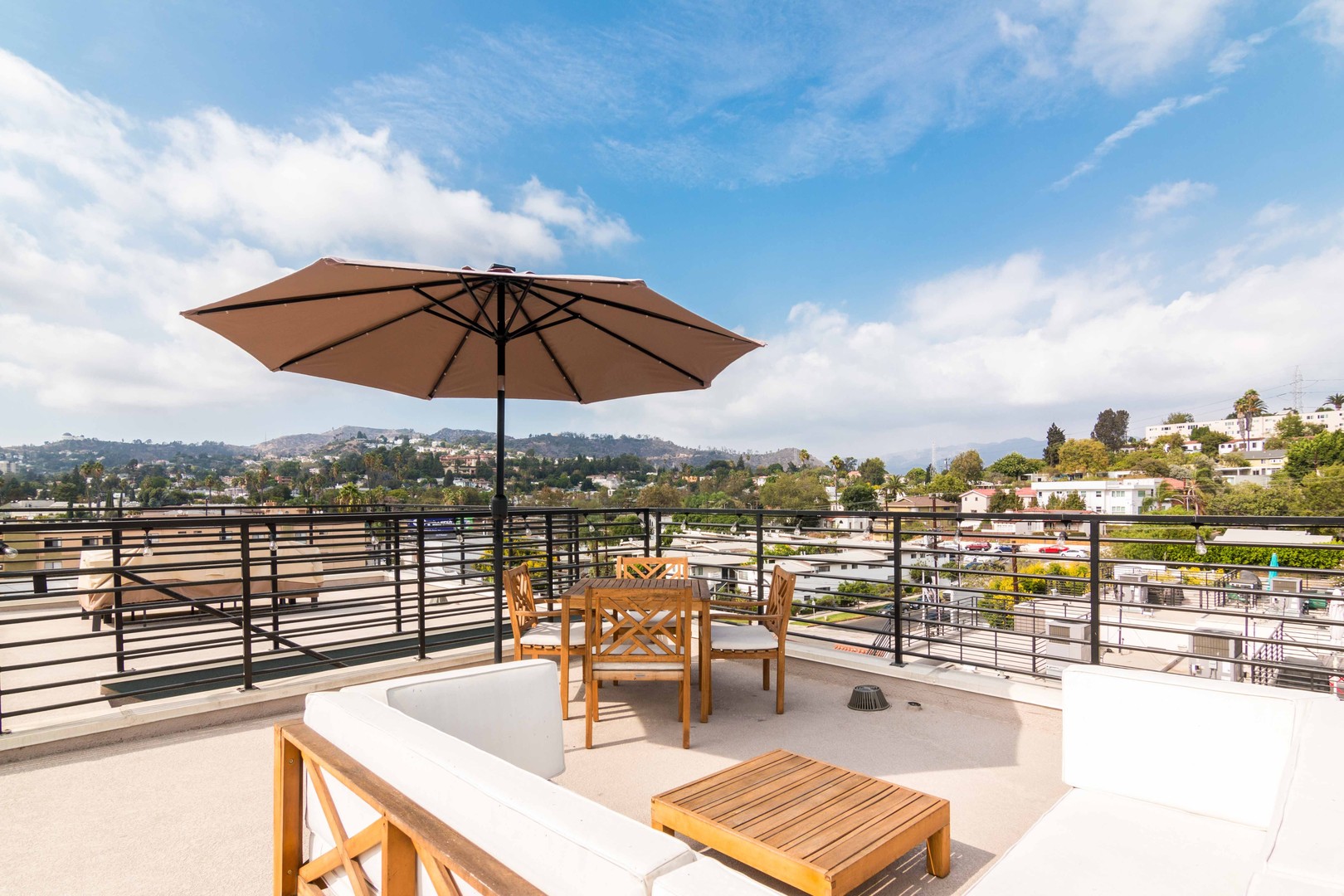 Los Angeles Townhome: 2926 Rowena Ave