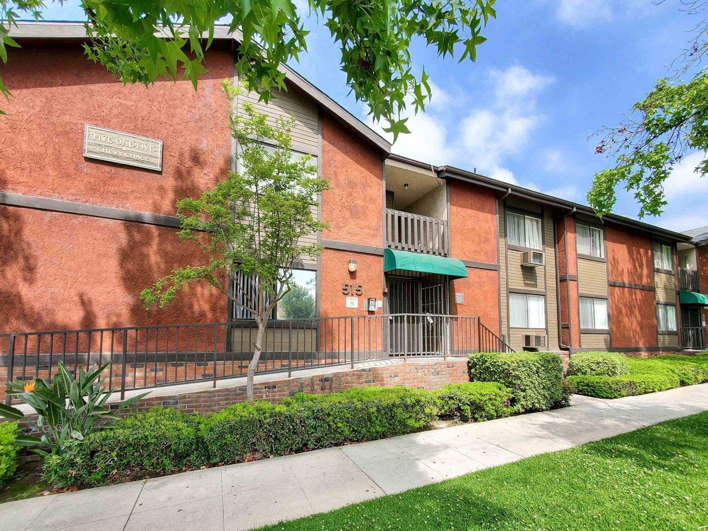 Glendale Apartment: 515 S Chevy Chase Dr