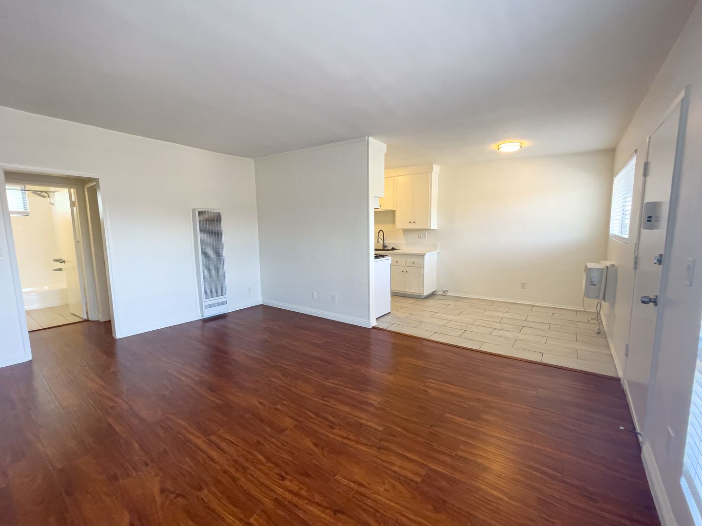 Los Angeles Apartment: 3272 Atwater Ave