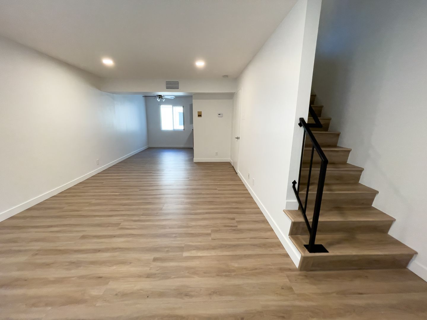 Glendale Apartment: 137 Carr Dr