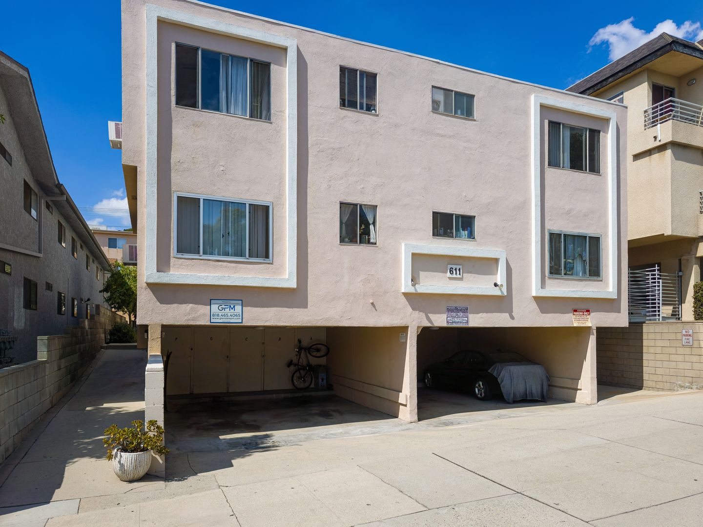 Burbank Apartment: 611 E Verdugo Ave