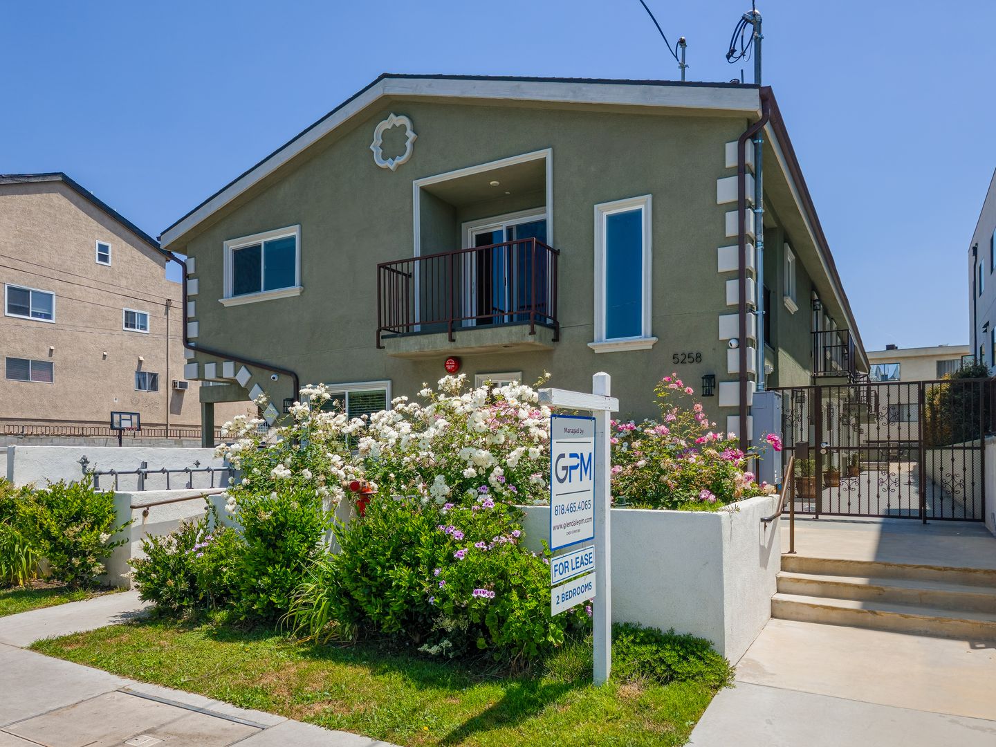Los Angeles Apartment: 5258 Denny Ave