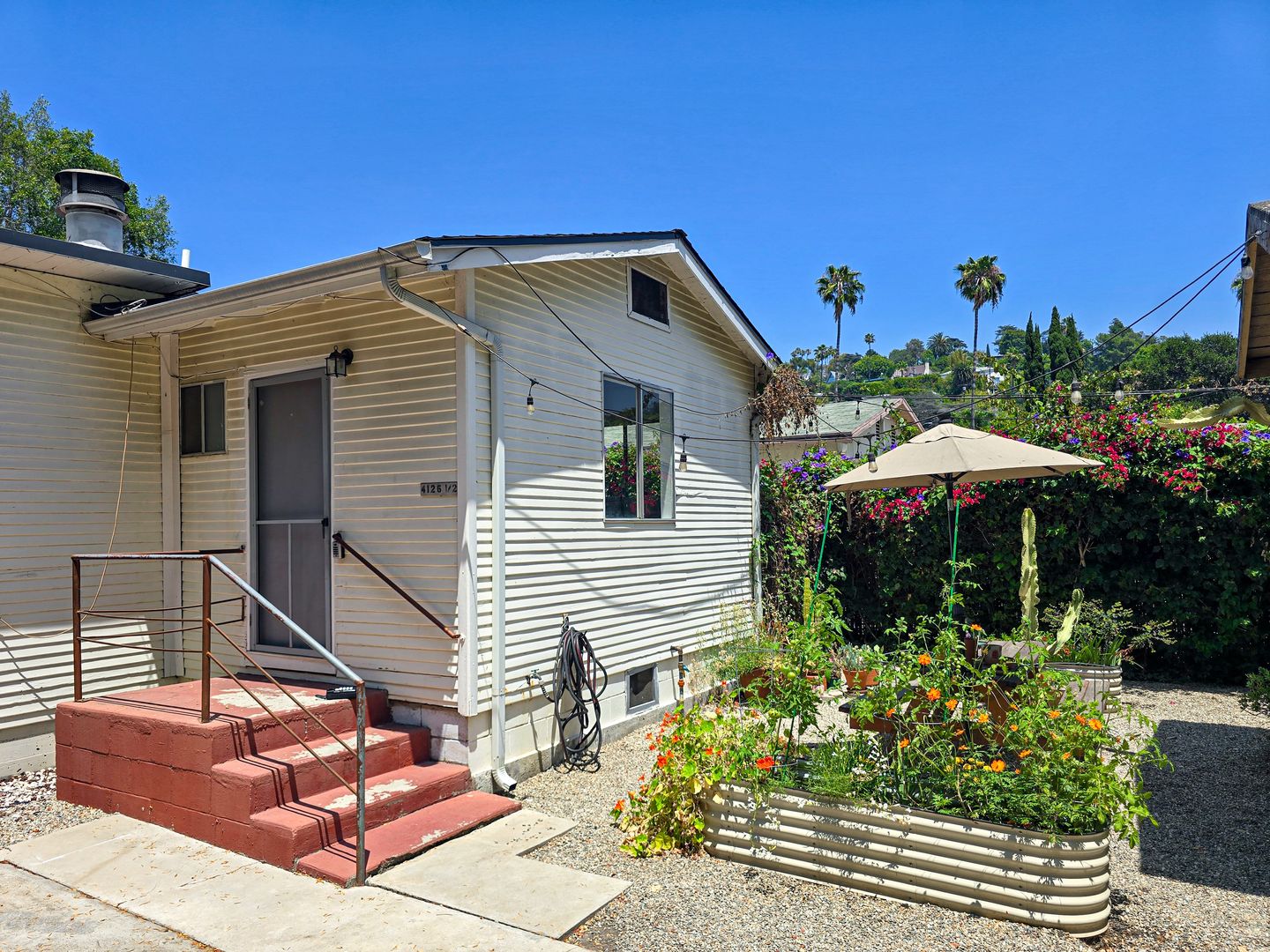 Los Angeles Apartment: 4126 Cumberland Ave